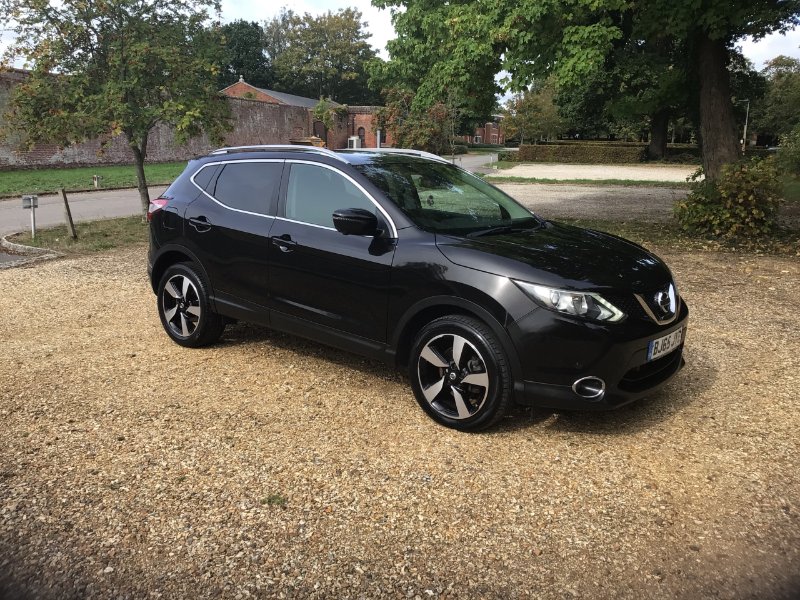 Black Nissan Qashqai 1.5 dCi n-tec SUV 5dr Diesel Manual 2WD Euro 6 s/s 110 ps