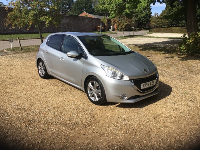 Peugeot 208 1.6 e-HDi Allure Hatchback 5dr Diesel Manual Euro 5 s/s 92 ps for sale in Fareham